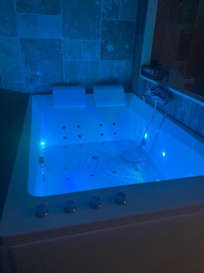 The Montreal Suite Serris Bagian luar foto